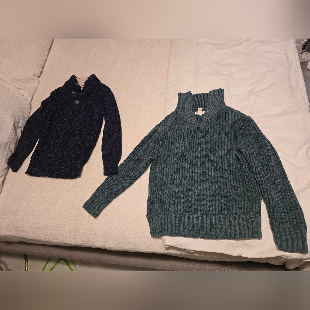 Cat & Jack Size 6/7 Navy And Green Cozy Sweaters